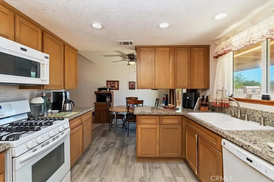 21061 Wisteria Street, Apple Valley, CA 92308 - Image #3