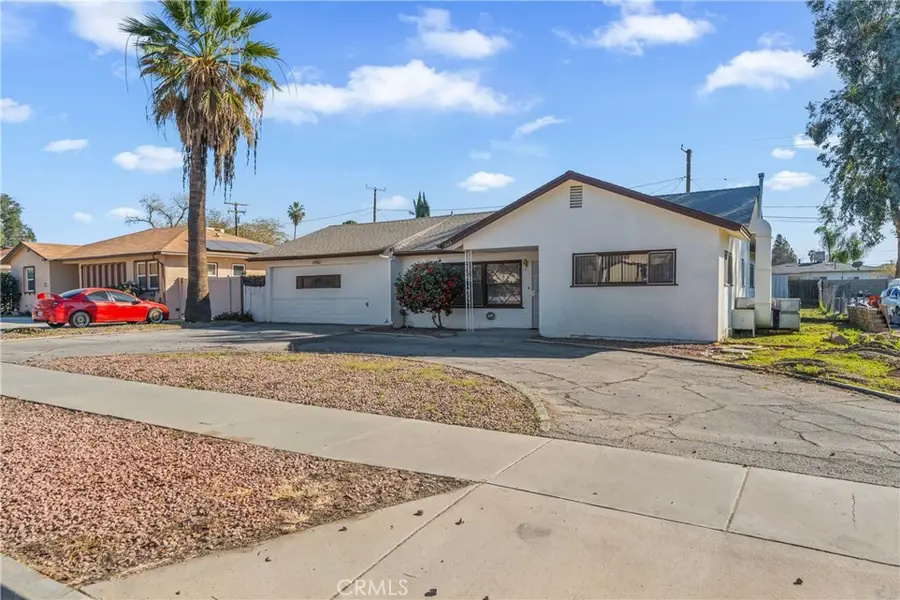 1113 E Acacia Avenue, Hemet, CA 92543 - #2