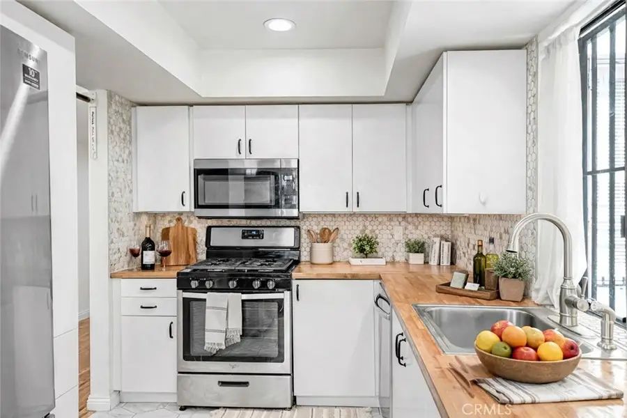 7001 S La Cienega #101, Los Angeles, CA 90045 - #3