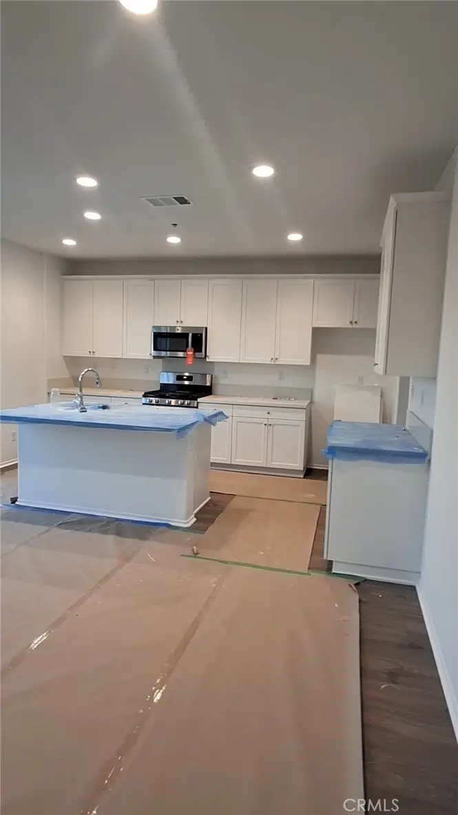 223 Oakton Court, Hemet, CA 92543 - #2