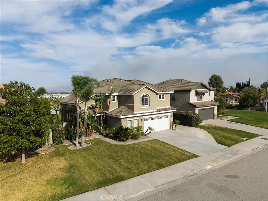 8352 Clover Creek Road, Riverside, CA 92508 - #3