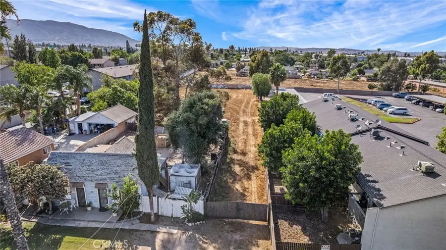 142 N Vicentia, Corona, CA 92882 - #2