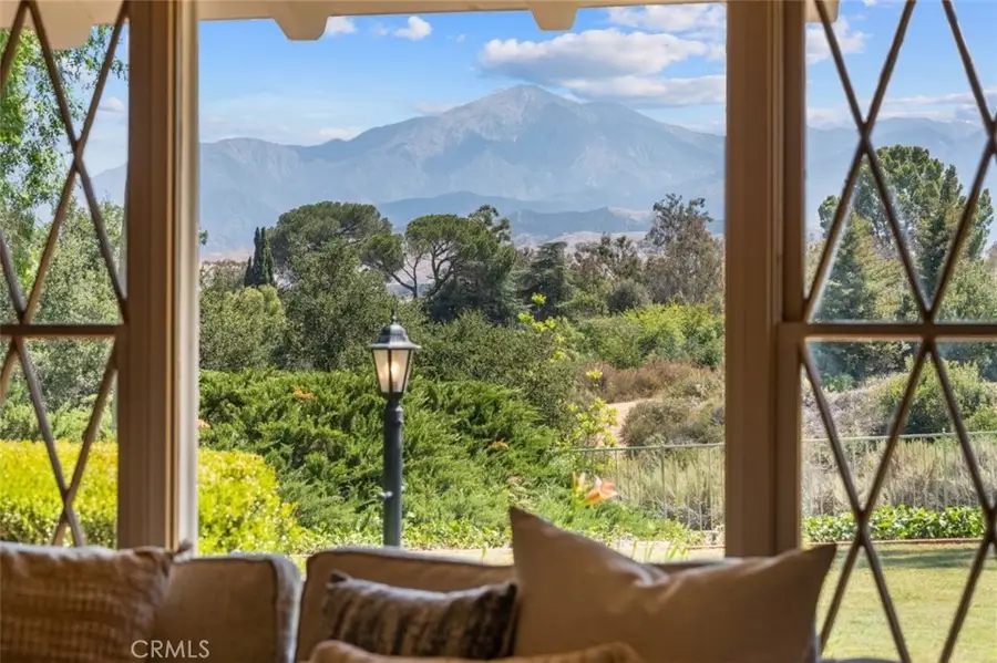461 W Sunset Drive, Redlands, CA 92373 - #2