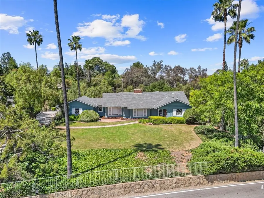 461 W Sunset Drive, Redlands, CA 92373 - #3