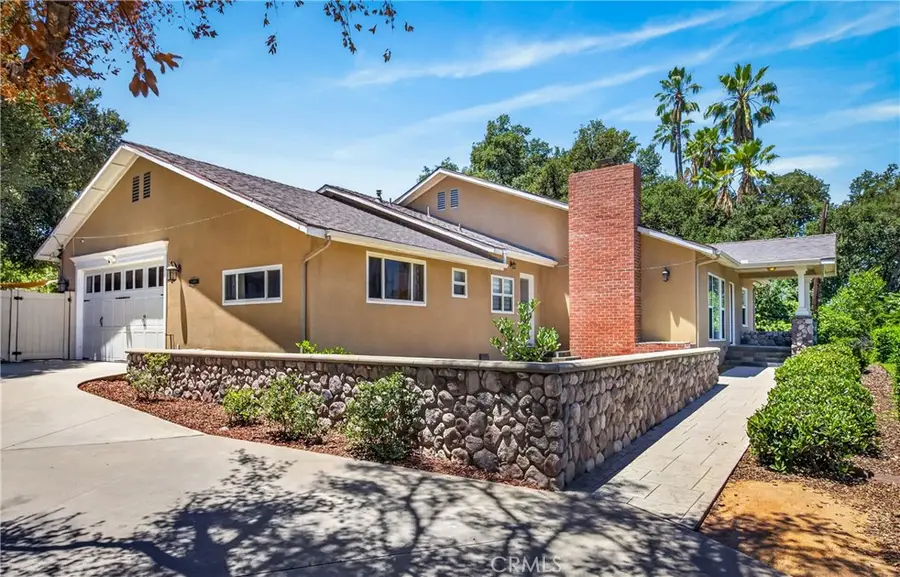21 W Hilton Avenue, Redlands, CA 92373 - #3