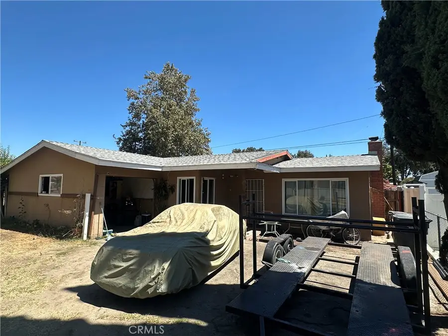 122 E Pioneer Avenue, Redlands, CA 92374 - #2