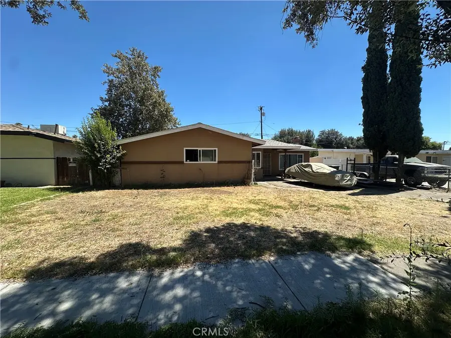 122 E Pioneer Avenue, Redlands, CA 92374 - #3