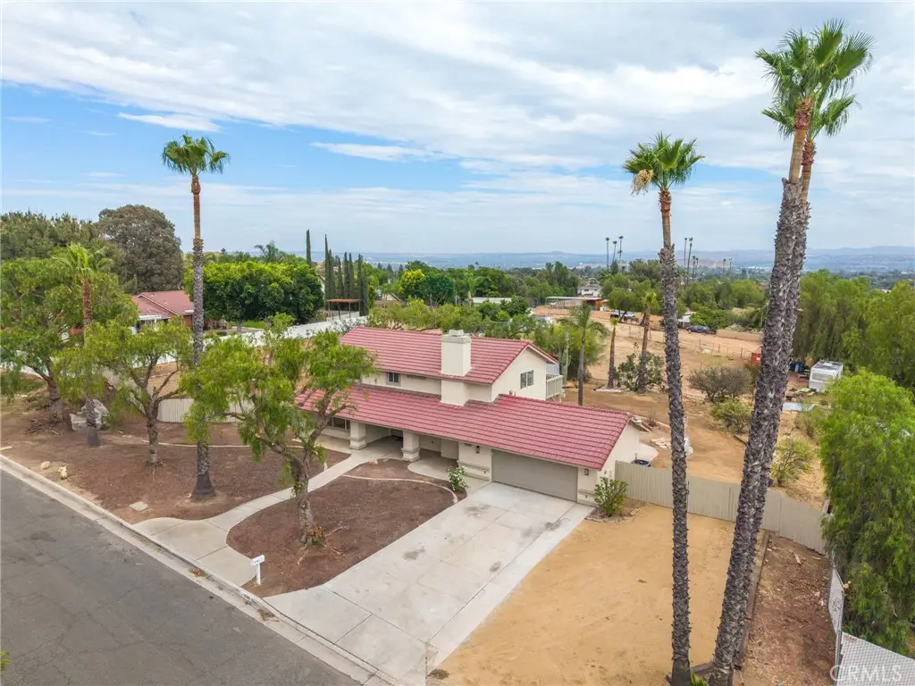 10880 Valley Drive, Riverside, CA 92505 - #1