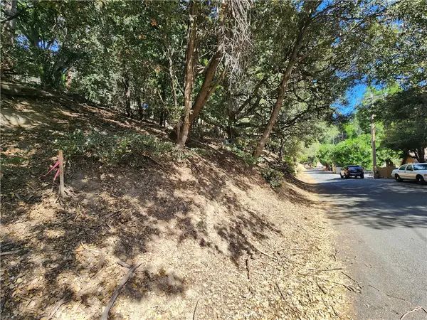 1127 Arbula Drive, Crestline, CA 92325