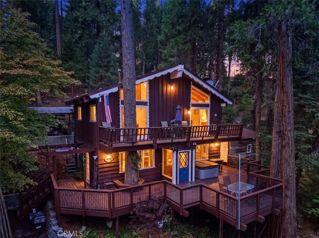 1044 Lausanne, Crestline, CA 92325 - #1