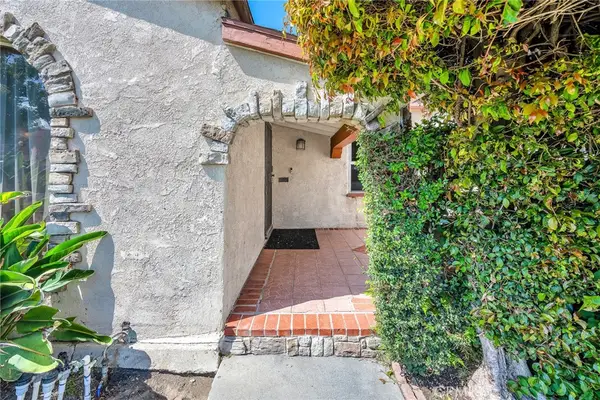 1617 W 80th Street, Los Angeles, CA 90047
