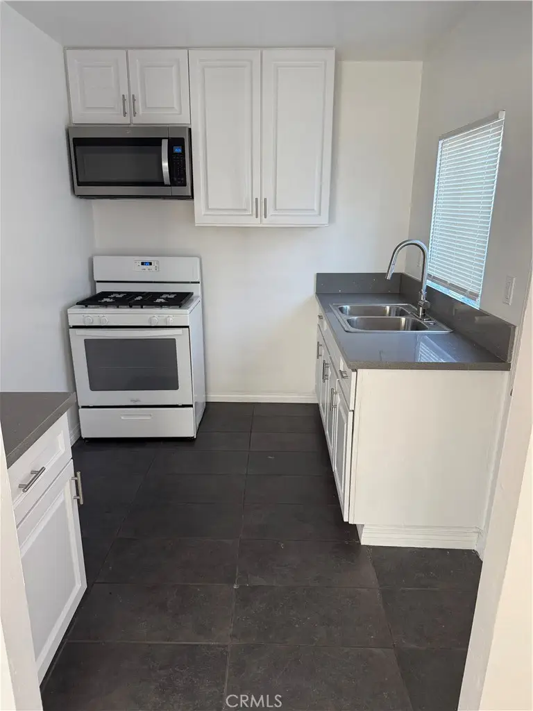 1323 Walnut Ave, Long Beach, CA 90813 - #3