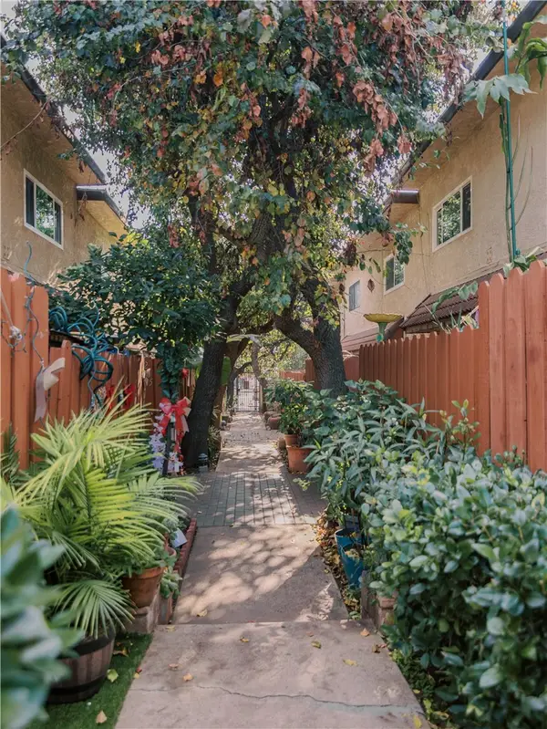 14527 Plummer #202, Panorama City, CA 91402