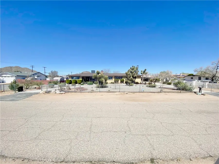 20936 Wigwam Street, Apple Valley, CA 92307 - #3