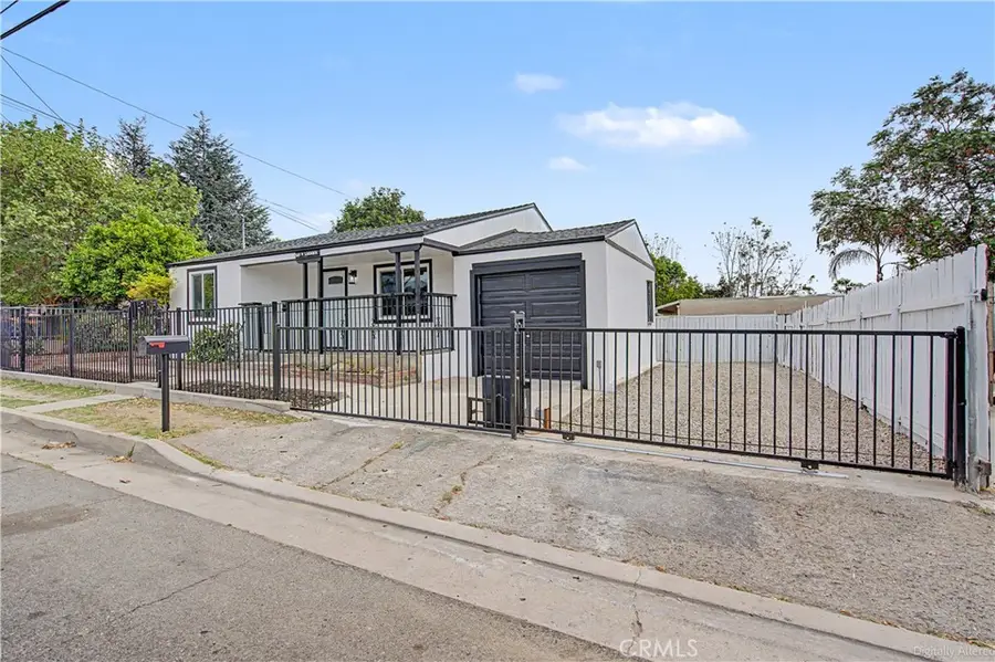 215 W Lugonia Ave, Redlands, CA 92374 - #3