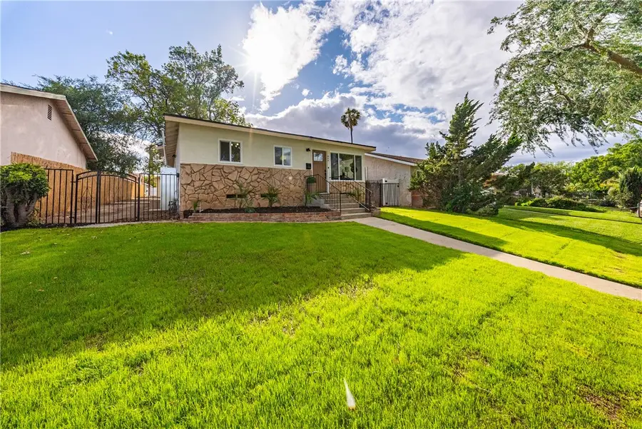 946 Cedar Street, Corona, CA 92879 - #2