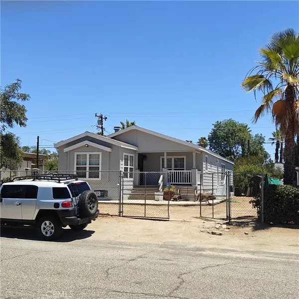 22956 La More, Perris, CA 92570