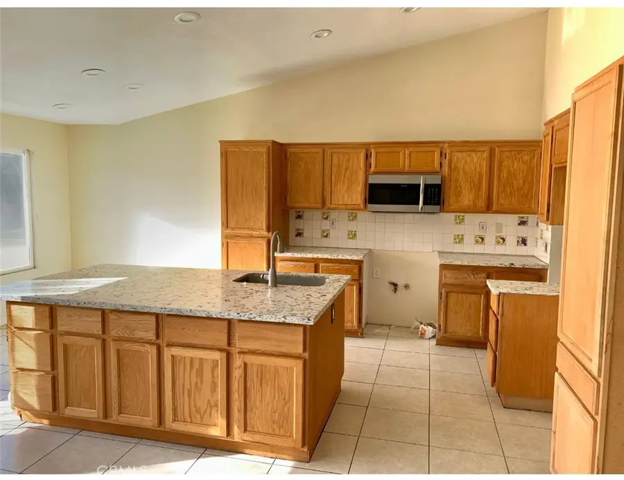 10576 Horseshoe, Bloomington, CA 92316 - #2