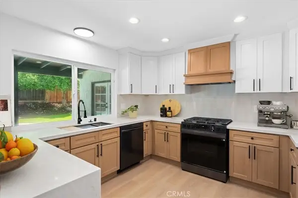 2463 Falling Oak, Riverside, CA 92506
