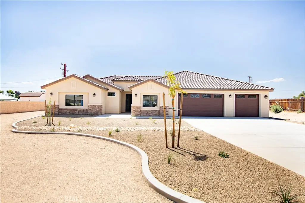 19976 Haida Road, Apple Valley, CA 92307 - #1
