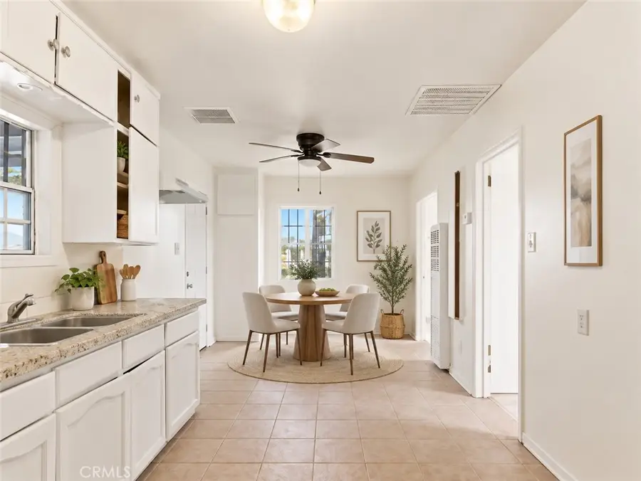 2403 S I, Bakersfield, CA 93304 - #3