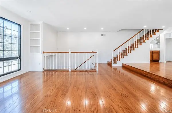 18100 Burbank, Tarzana, CA 91356