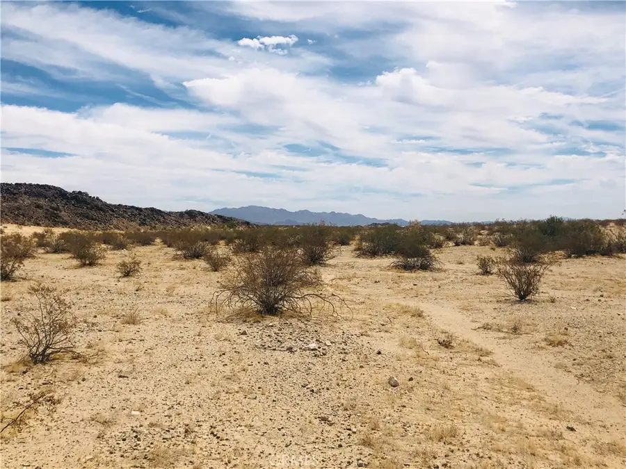 5 Pipeline Road, Twentynine Palms Yucca Valley, CA 92277 - #3