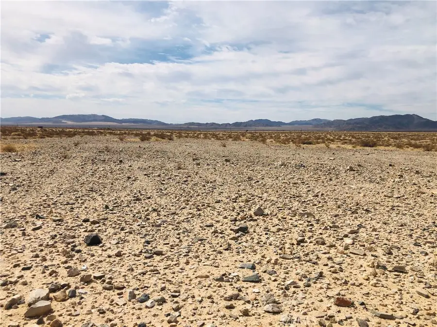 5 Raymond Drive, Twentynine Palms Yucca Valley, CA 92277 - #2