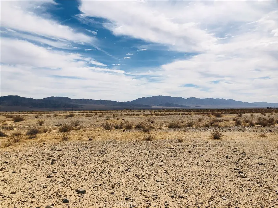 5 Raymond Drive, Twentynine Palms Yucca Valley, CA 92277 - #3