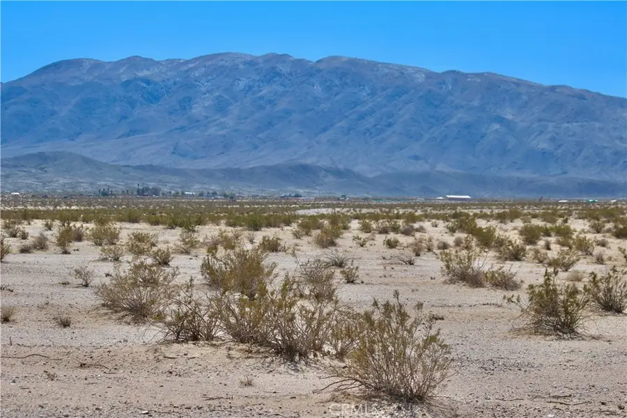 5 Topaz Avenue, Twentynine Palms Yucca Valley, CA 92277 - #2