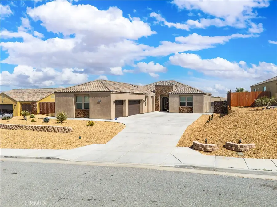 8668 Monument View Dr, Yucca Valley, CA 92284 - #2