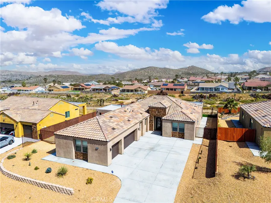 8668 Monument View Dr, Yucca Valley, CA 92284 - #3