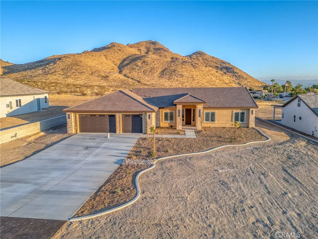 19715 Roanoke Road, Apple Valley, CA 92307 - #1