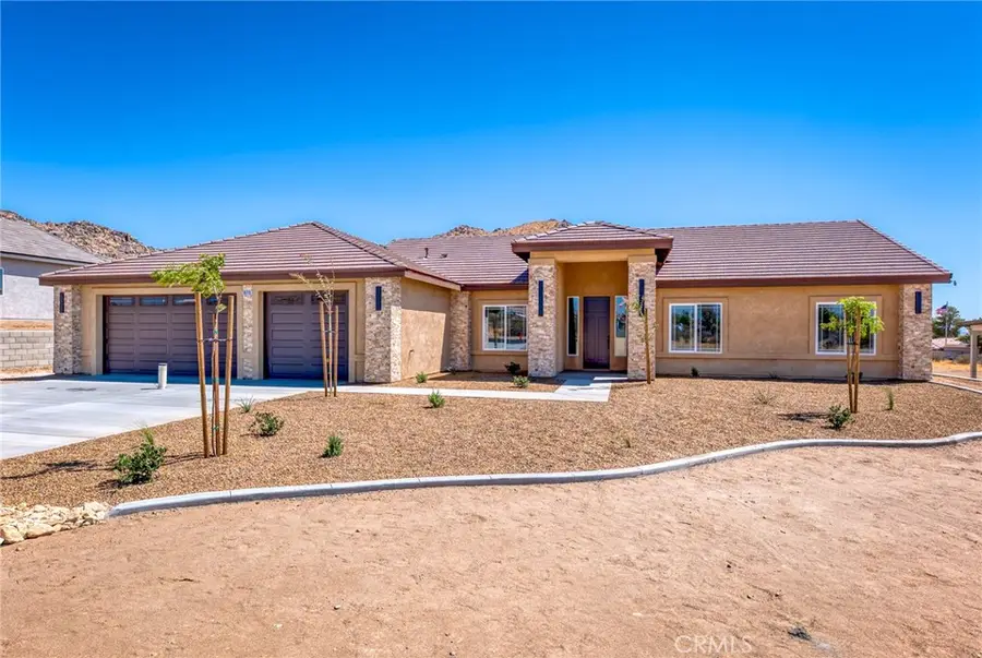 19715 Roanoke Road, Apple Valley, CA 92307 - #2