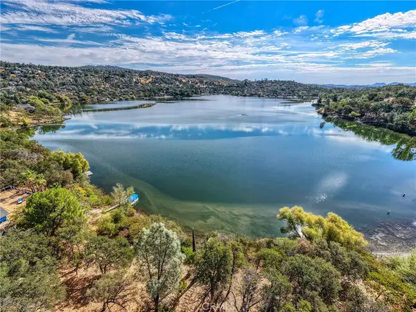 17200 Knollview Drive, Hidden Valley Lake, CA 95467