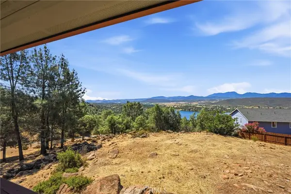 16547 Crescent Court, Hidden Valley Lake, CA 95467