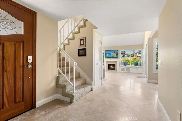 1106 Ridgecrest, Costa Mesa, CA 92627