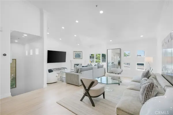 401 Seaward Road #2, Corona Del Mar, CA 92625
