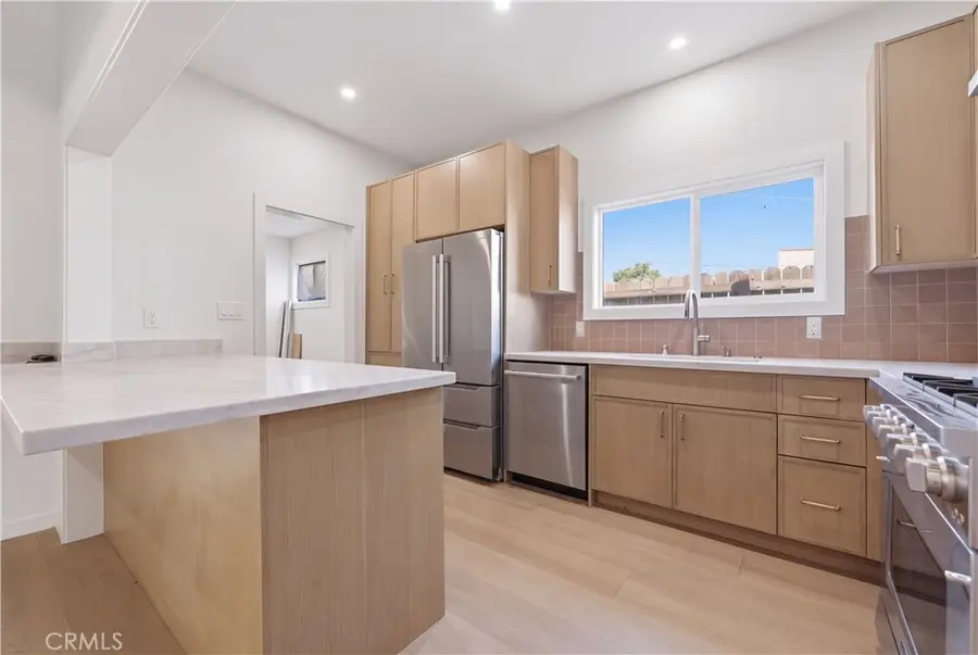 3895 3rd, Los Angeles, CA 90008 - #3