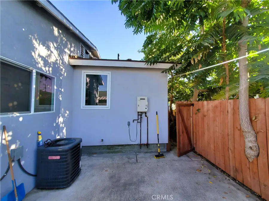 211 W 52nd Street, Los Angeles, CA 90037 - Image #2
