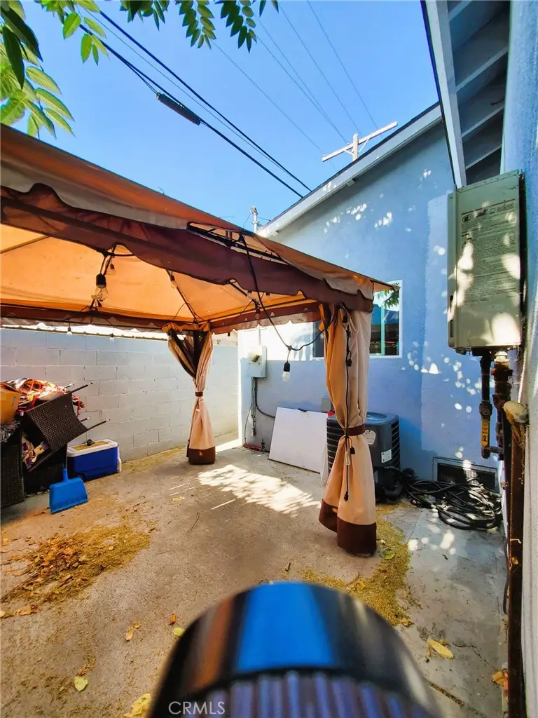 211 W 52nd Street, Los Angeles, CA 90037 - Image #3