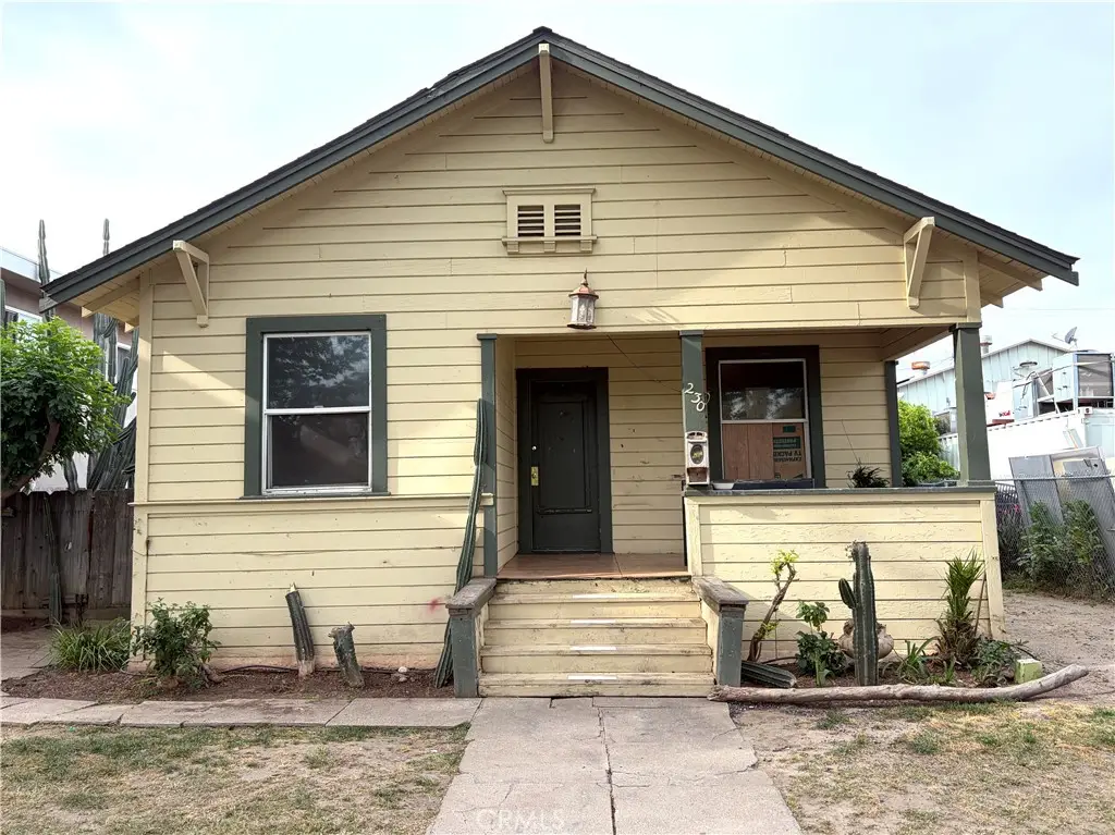 230 W 18th, Merced, CA 95340 - #1
