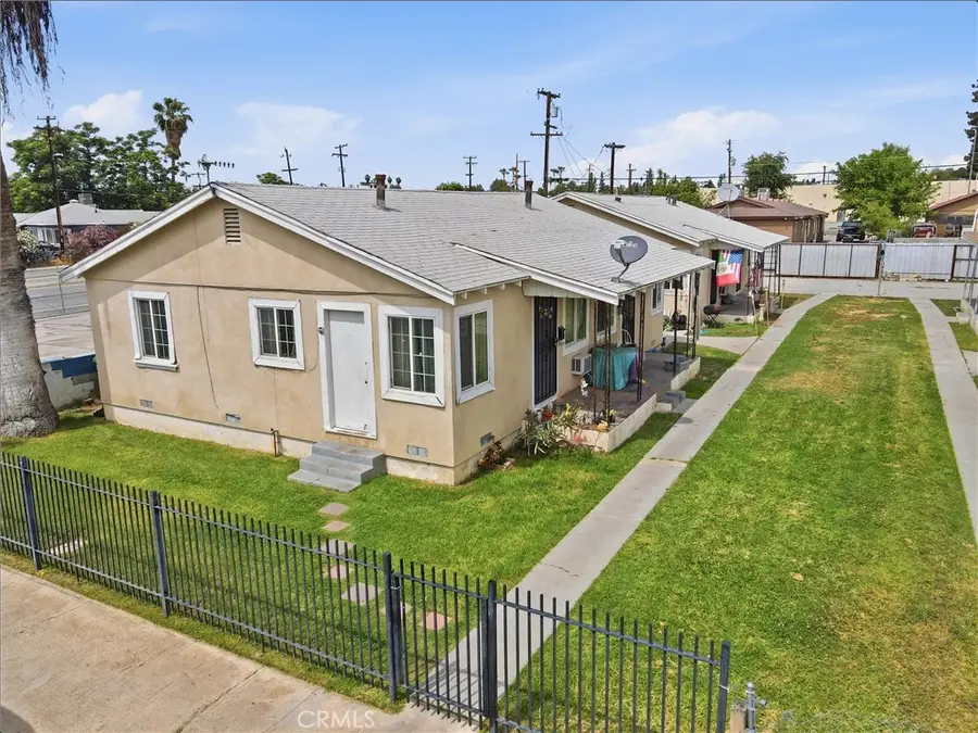2208 Lake Street, Bakersfield, CA 93305 - #2
