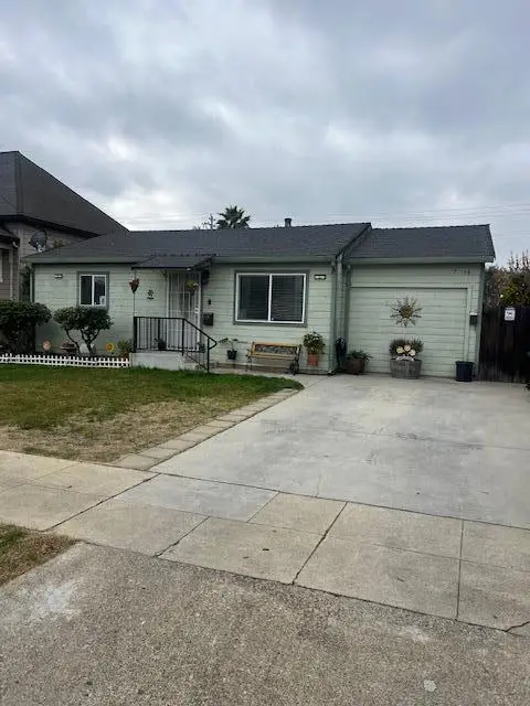 7521 Chestnut Street, Gilroy, CA 95020