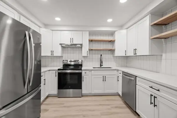 1033 Crestview Drive #207, Mountain View, CA 94040