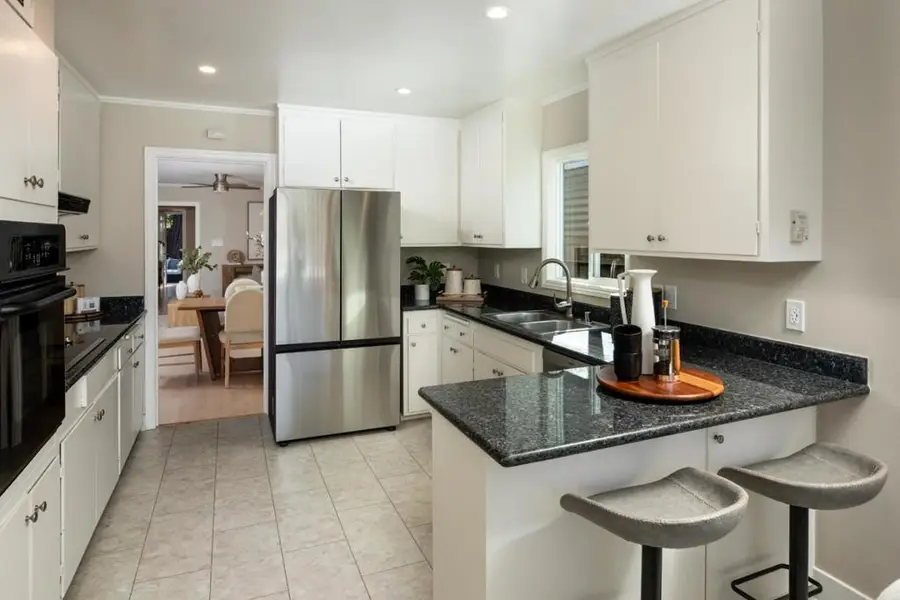 1833 Brittan Avenue, San Carlos, CA 94070 - Image #2
