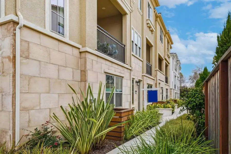 323 Harcot Terrace, Sunnyvale, CA 94085 - Image #3