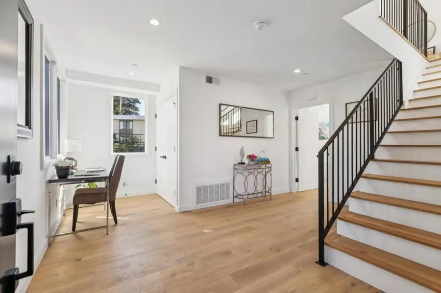 1433 Floribunda Avenue #8, Burlingame, CA 94010 - Image #3