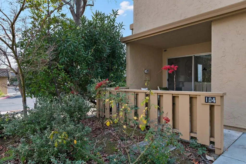 125 Connemara Way #104, Sunnyvale, CA 94087 - Image #1