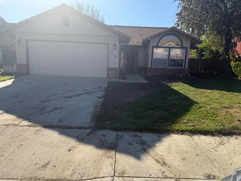 219 Gee Gee Avenue, Los Banos, CA 93635 - #1